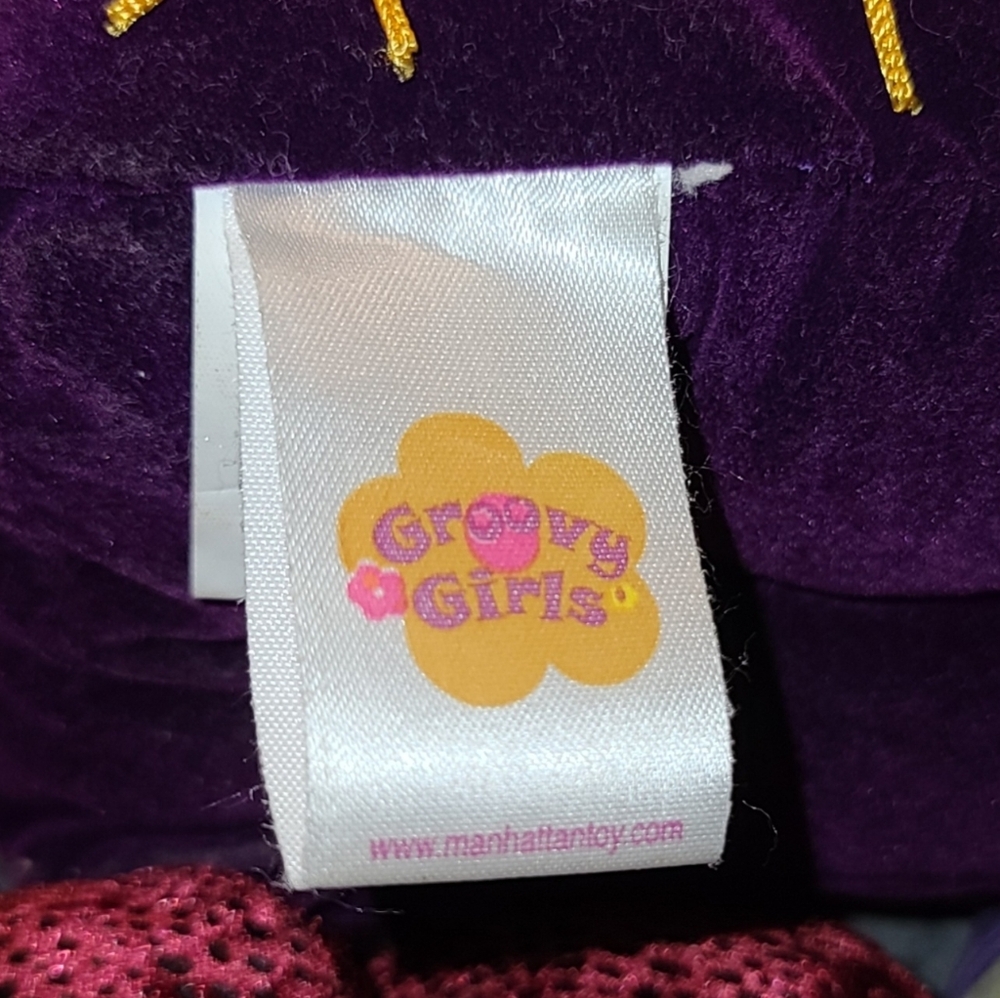 4 Groovy Girl Dolls, Furniture, Carring Case, Clothes. 1 Gymboree Doll. - Picture 7 of 11